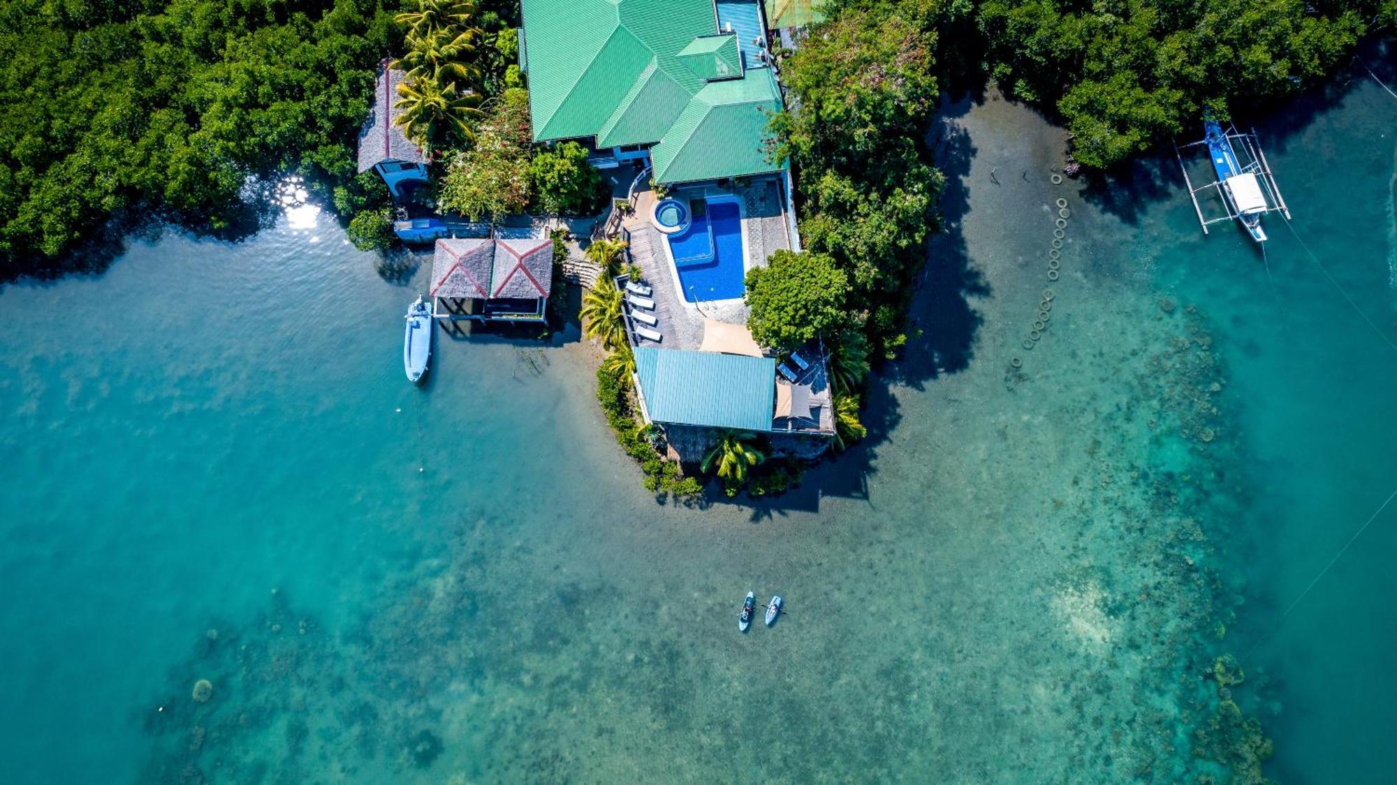 Edgewater Dive & Spa Resort Puerto Galera Exterior foto