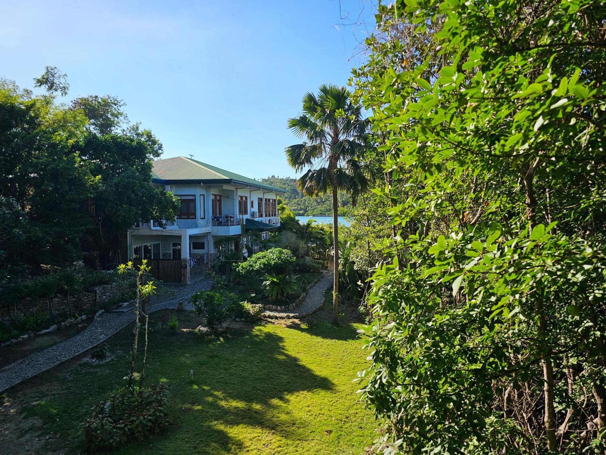 Edgewater Dive & Spa Resort Puerto Galera Exterior foto