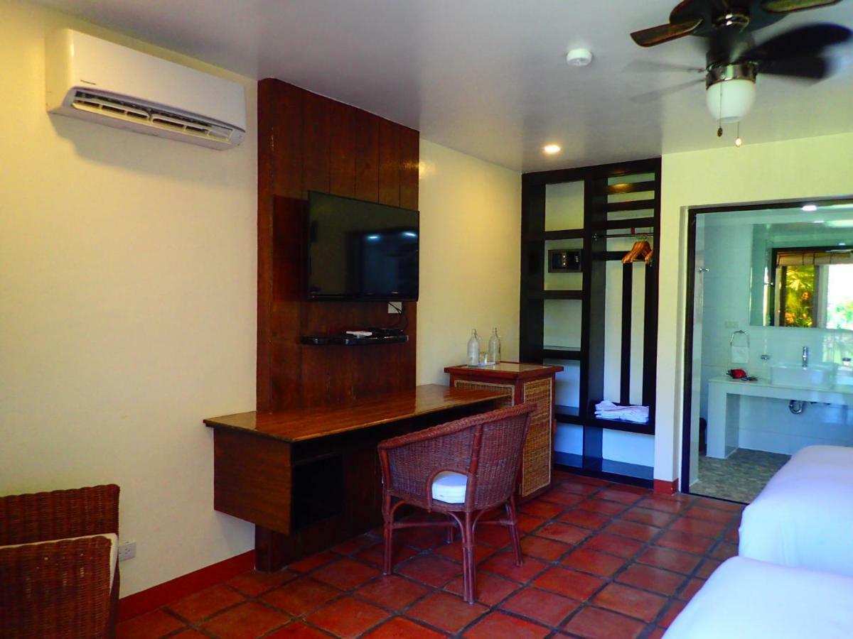 Edgewater Dive & Spa Resort Puerto Galera Exterior foto